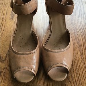 CLARKS Artisan tan peep toe stacked heel sandals
